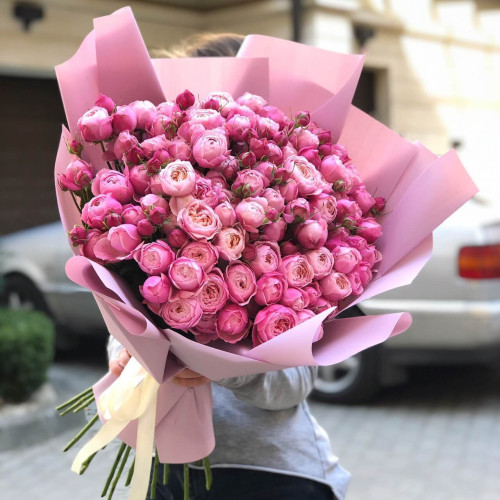19 зeony Spray Roses in a bouquet «Gentle Kiss»