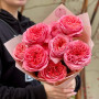 9 троянд Candy X-Pression у букеті «Кораловий візерунок»