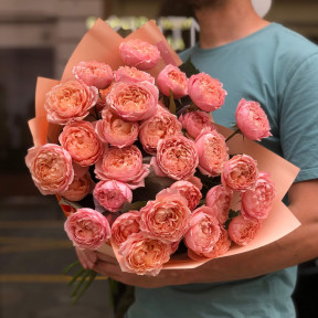 9 гілок кущової піоновидної троянди Juliet у букеті «Чудовий танжерин»