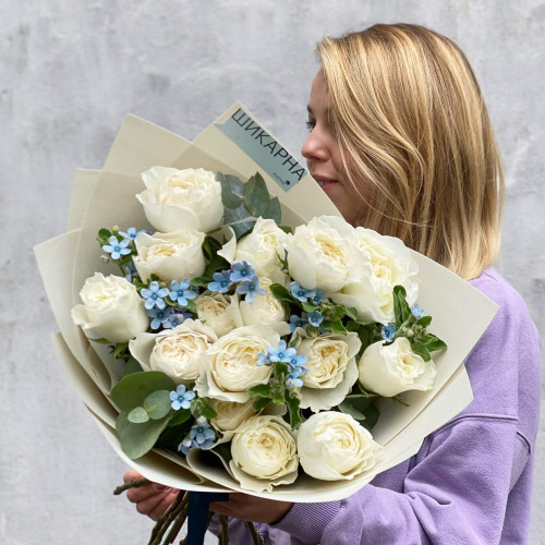 15 білих піоновидних троянд «White Cloud» та оксіпеталум