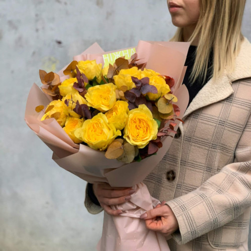 15 жовтих піоновидних троянд «Lemon Pompon»