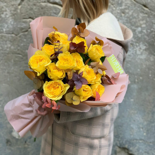 15 жовтих піоновидних троянд «Lemon Pompon»