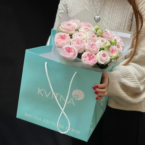 19 піоновидних троянд Ballerina Summerhouse у букеті «Світанок»