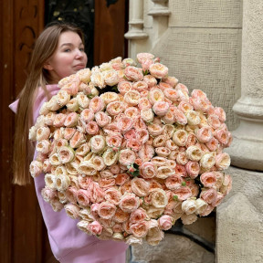 Фантастичний букет із 75 гілок кущової піоновидної троянди Darlington та Lady Ella «Моя незрівнянна!»