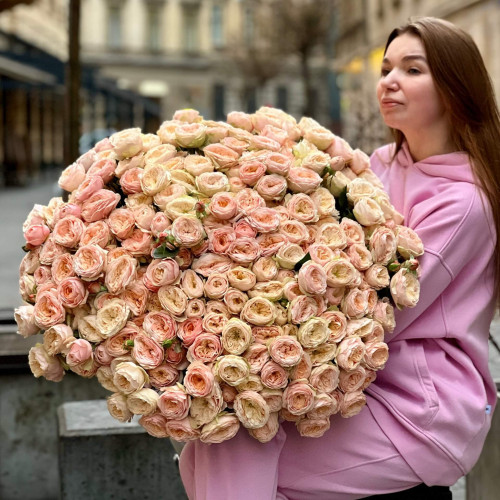 Фантастичний букет із 75 гілок кущової піоновидної троянди Darlington та Lady Ella «Моя незрівнянна!»