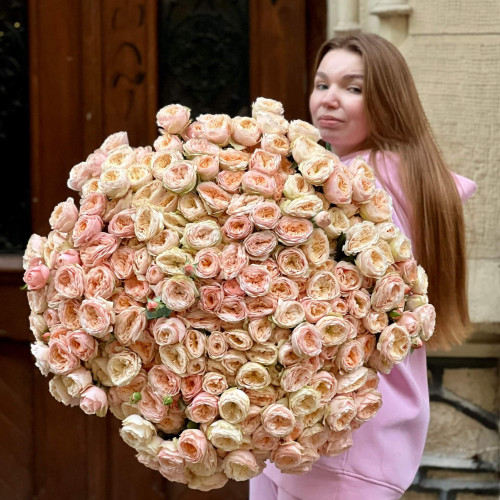 Фантастичний букет із 75 гілок кущової піоновидної троянди Darlington та Lady Ella «Моя незрівнянна!»