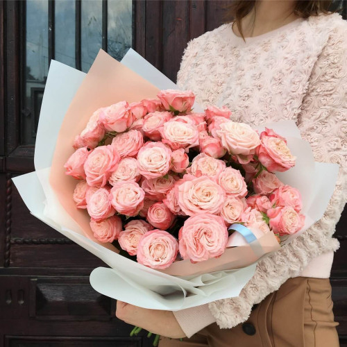 Букет з кущових піоновидних троянд Bombastic (Бомбастік)