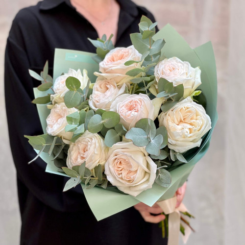 9 піоновидних троянд White O'Hara у букеті «Ароматна Охара»