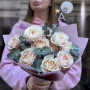 9 преміальних піоновидних троянд Keira у букеті «Британська Принцеса»