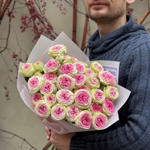 7 branches of Gelato spray peony rose in a bouquet «Berry Ice cream»