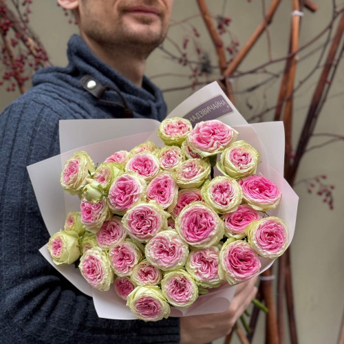 7 branches of Gelato spray peony rose in a bouquet «Berry Ice cream»