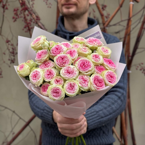 7 branches of Gelato spray peony rose in a bouquet «Berry Ice cream»