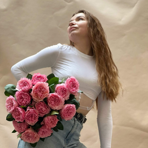 Ніжно-рожевий замріяний букет із піоновидних троянд «Закохана принцеса»