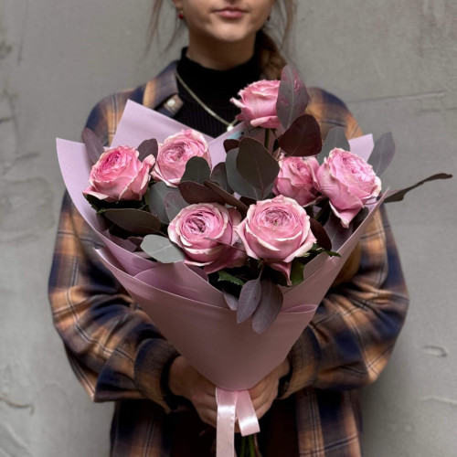 7 ексклюзивних піоновидних троянд Peony Kiss у букеті «Аромат зефіру»