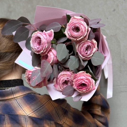 7 ексклюзивних піоновидних троянд Peony Kiss у букеті «Аромат зефіру»