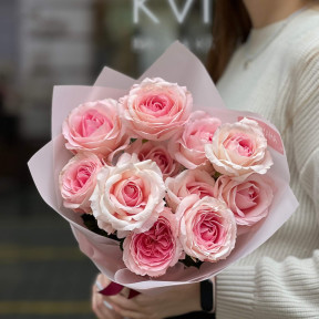 11 ніжних піоновидних троянд Mayra’s Bridal Pink у букеті «Трояндовий шовк»