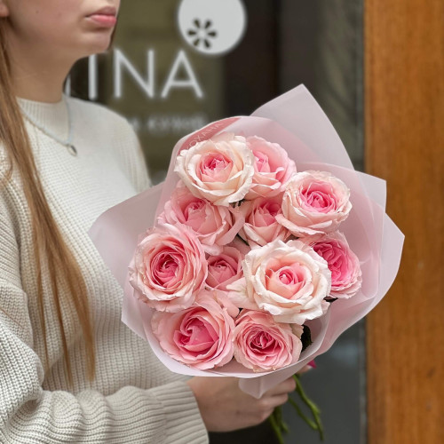 11 ніжних піоновидних троянд Mayra’s Bridal Pink у букеті «Трояндовий шовк»