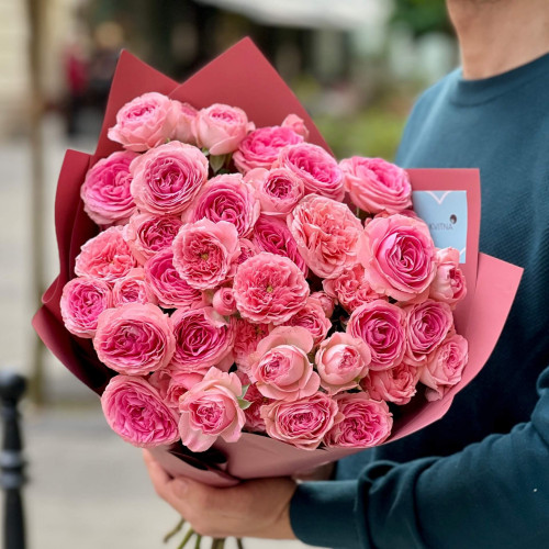 7 branches of spray peony roses in a bouquet «Rose Sugar»