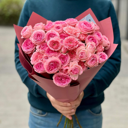 7 branches of spray peony roses in a bouquet «Rose Sugar»