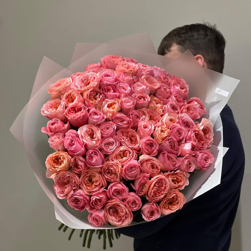 75 рожевих піоновидних троянд у букеті «Світанкове море»