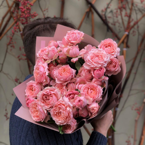 9 гілок кущової півонієвидної троянди Juliet у букеті «Персикове мереживо»