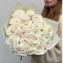 21 ароматна півонієвидна троянда White O'Hara у букеті «Найніжніший парфум»
