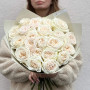21 ароматна півонієвидна троянда White O'Hara у букеті «Найніжніший парфум»