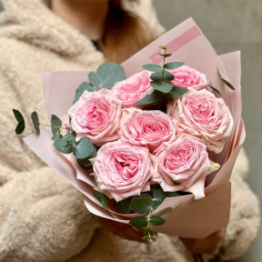 Ароматний букет із 7 троянд сорту Pink O'Hara «Запашний комплімент»