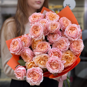 5 гілок кущової піоновидної троянди Juliet у букеті «Соковитий апельсин»