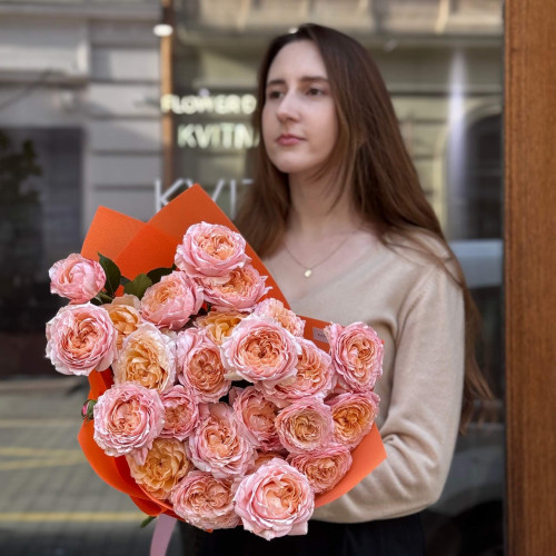 5 гілок кущової піоновидної троянди Juliet у букеті «Соковитий апельсин»