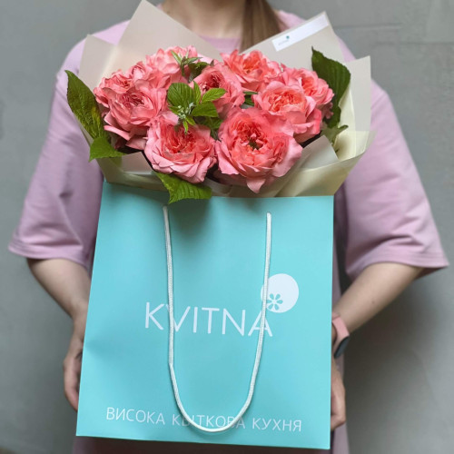 9 півонієвидних троянд Dragon Fly у букеті «Політ дракона»