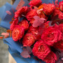 25 червоних піоновидних троянд у букеті «Sunset»