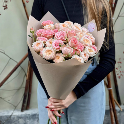7 branches of spray peony roses in a bouquet «Creme Brulee»