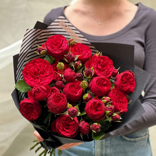 13 піоновидних троянд у букеті «Розкішна Piano»