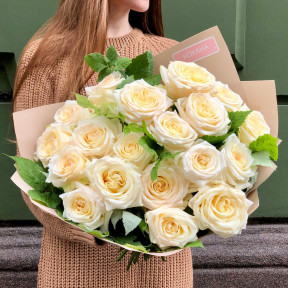19 піоновидних троянд Candlelight у букеті «Ванільний крем»