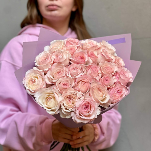 25 преміальних піоновидних троянд сорту Keira у букеті «Ароматний оберемок»