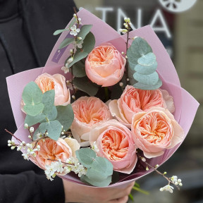 7 піоновидних троянд Juliet у букеті «Тендітний цвіт»