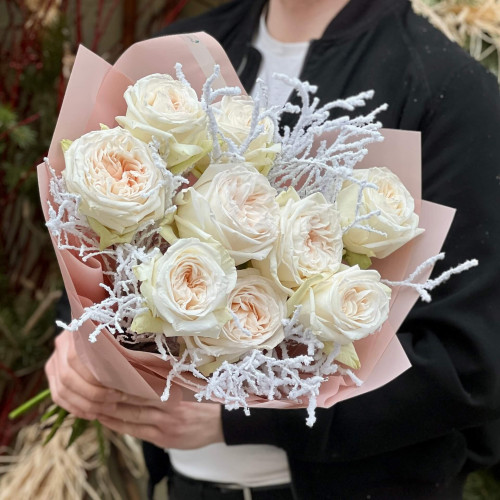 9 White O'Hara peony roses in a bouquet «Frosty Wind»