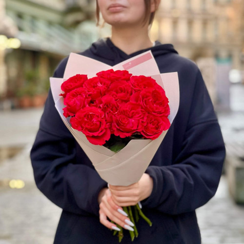 11 піоновидних троянд Mayra у букеті «Малиновий оксамит»