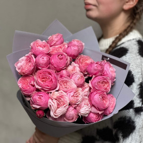 7 гілок кущової піоновидної троянди Silva Pink у букеті «Малинова цукерочка»