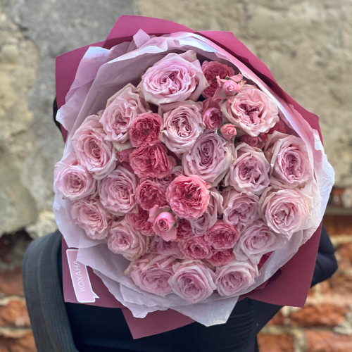 Ніжний ароматний букет із 25 піоновидних троянд «Рожеві сновидіння»