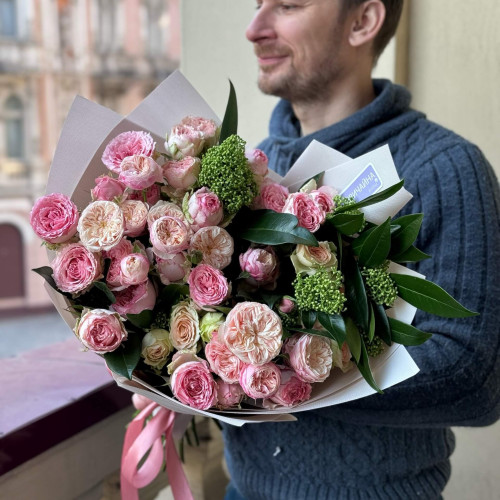 11 spray peony roses in a bouquet «Sweet roses»