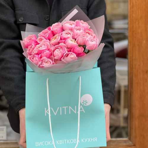 7 Silva spray peony roses in a bouquet «Ruddy Silva»