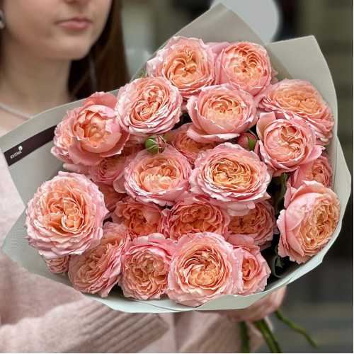 5 гілок піоновидної кущової троянди Juliet у букеті «Радісний спогад»