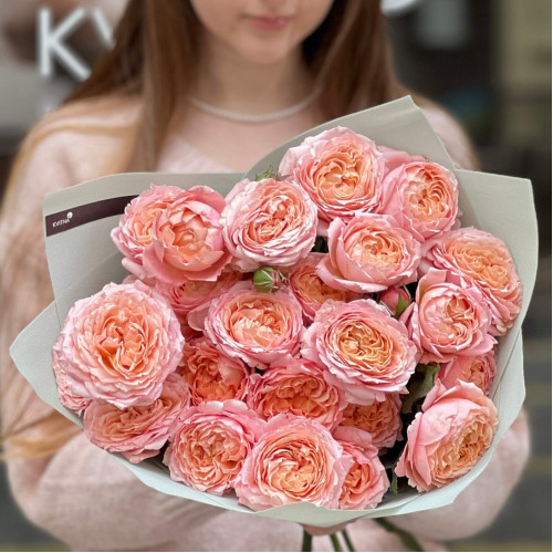 5 гілок піоновидної кущової троянди Juliet у букеті «Радісний спогад»