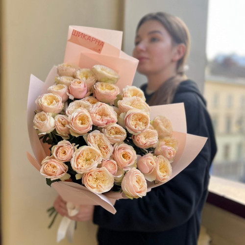 11 веток кустовой пионовидной розы Darlington в букете «Моя дорогая»