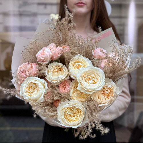 Вишуканий букет із півонієвидних троянд «Вітри саванни»