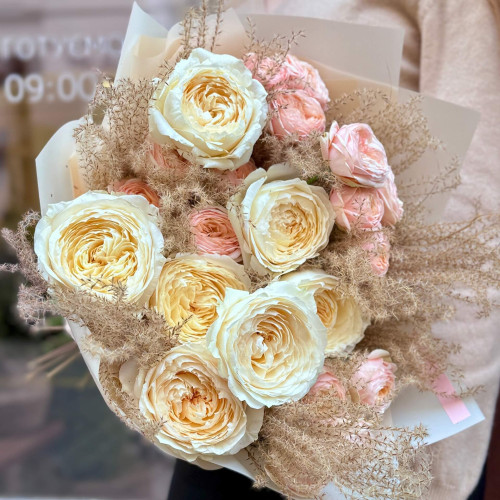 Вишуканий букет із півонієвидних троянд «Вітри саванни»