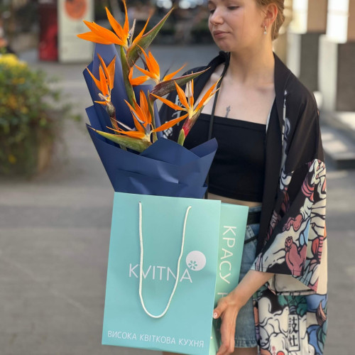 Mono bouquet of 5 strelitzias «Japanese Crane»