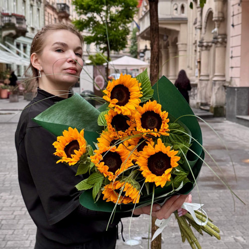 9 соняшників у букеті «Матусине сонечко»